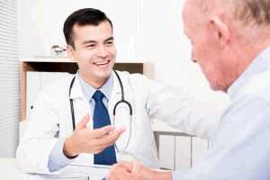 doctor-talking-to-elderly-patient
